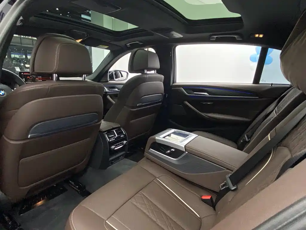 BMW 5 Series — миниатюра 37