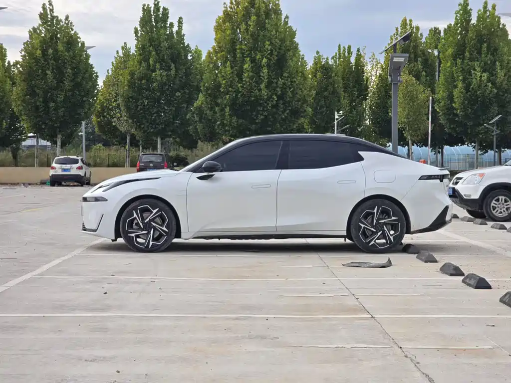 Lynk & Co 07 EM-P — миниатюра 8