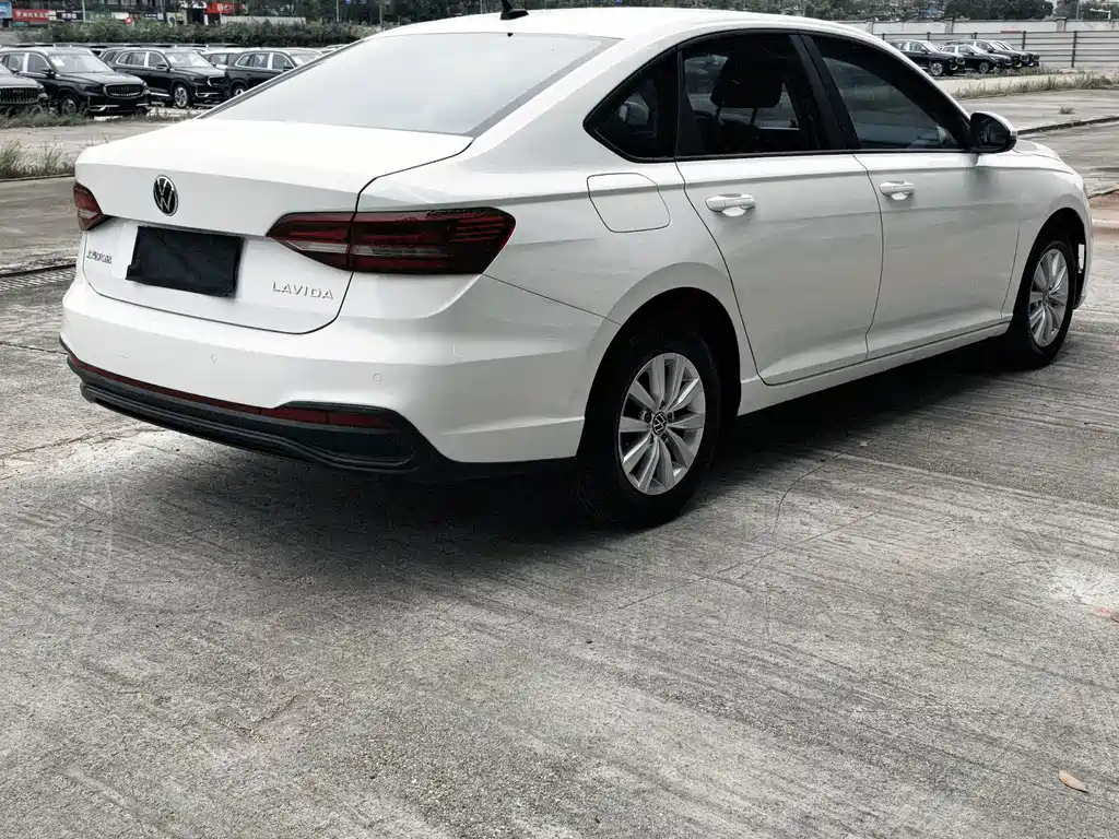 Volkswagen Lavida — миниатюра 6