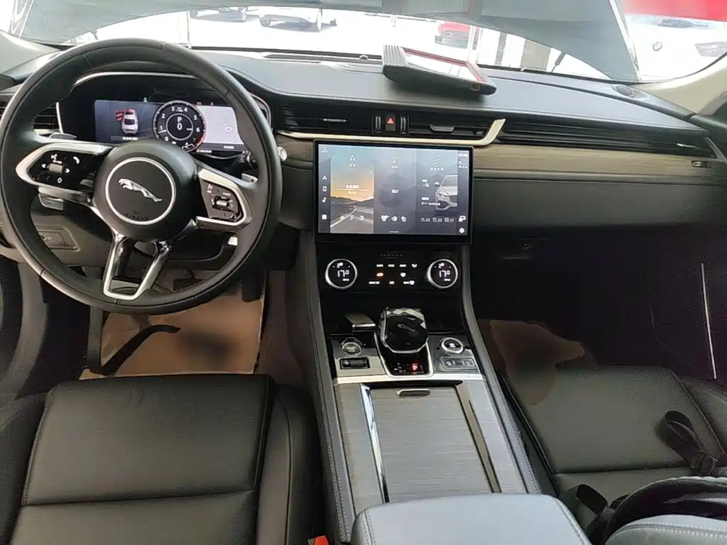 Jaguar XFL — миниатюра 10