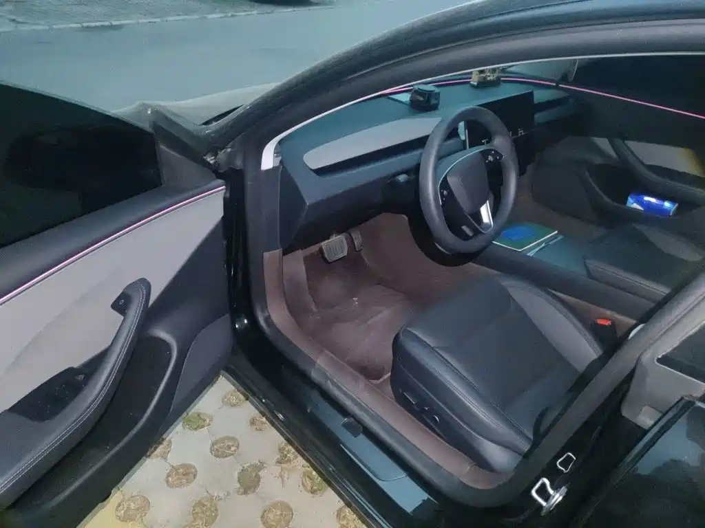 Tesla Model 3 — миниатюра 17