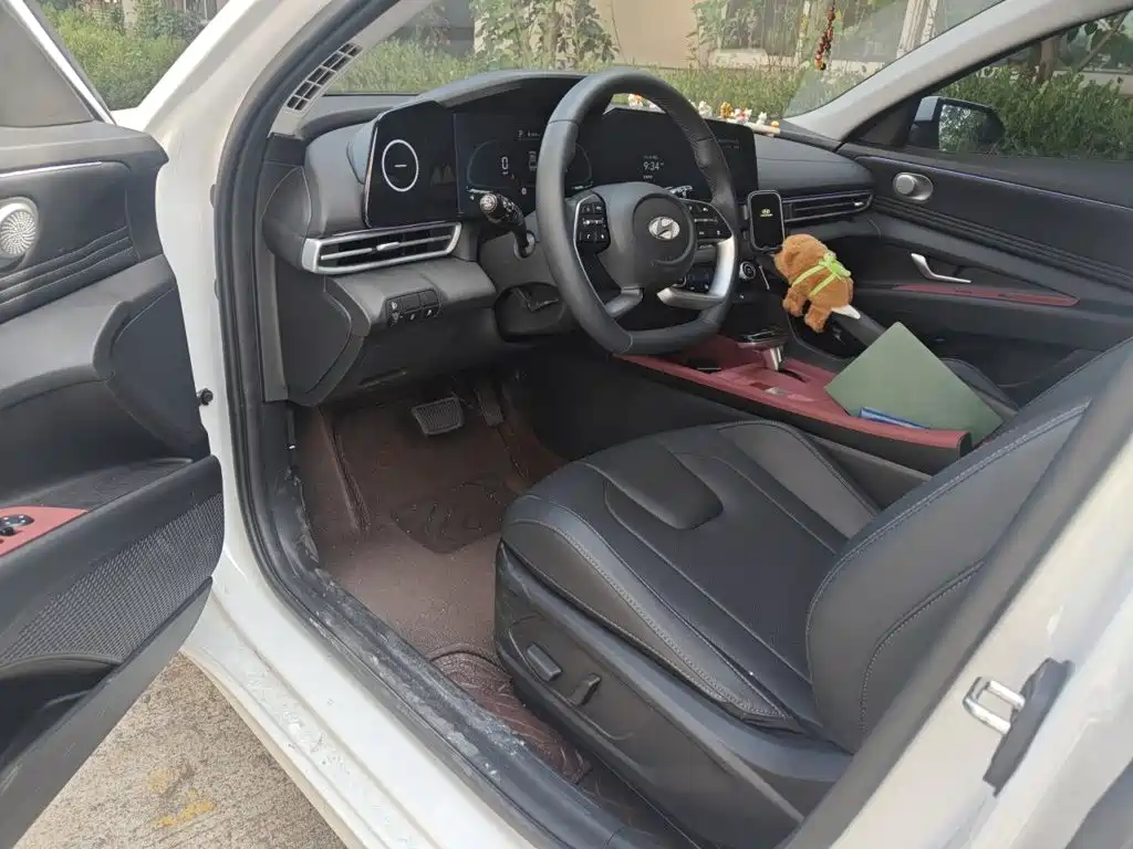 Hyundai Elantra — миниатюра 12