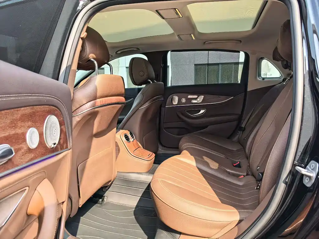 Mercedes-Benz E-Class — миниатюра 3
