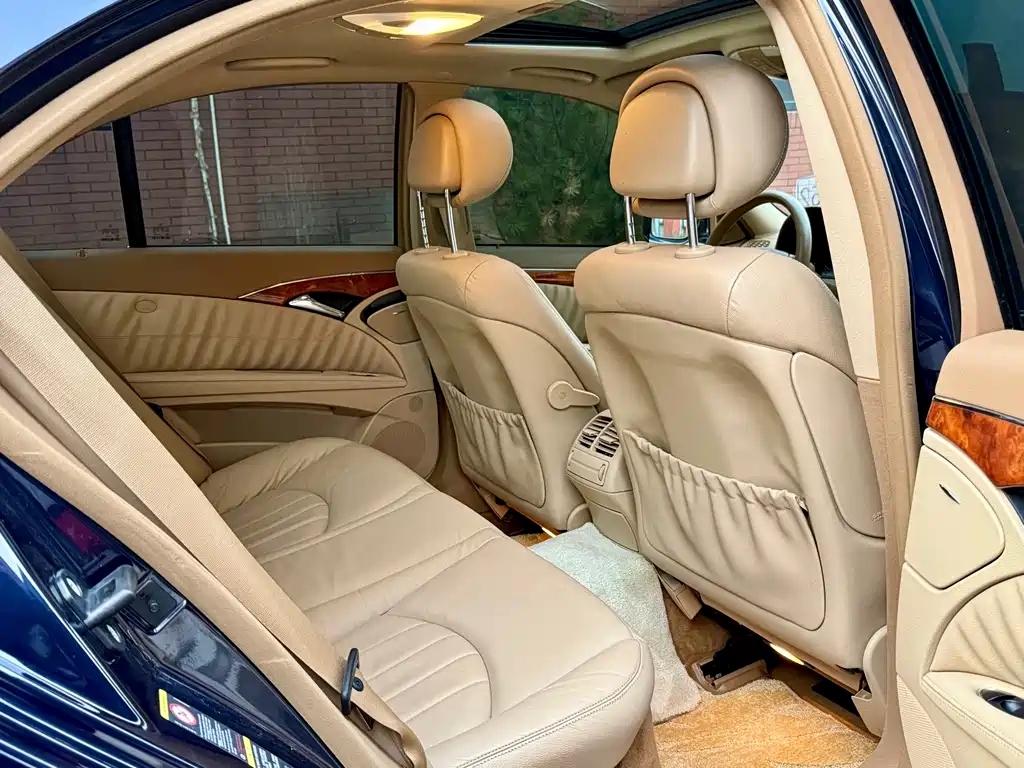 Mercedes-Benz E-Class — миниатюра 13