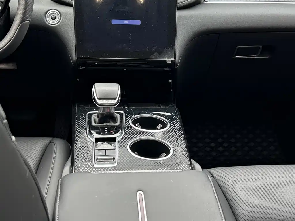 Hongqi Hongqi HS3 PHEV — миниатюра 8