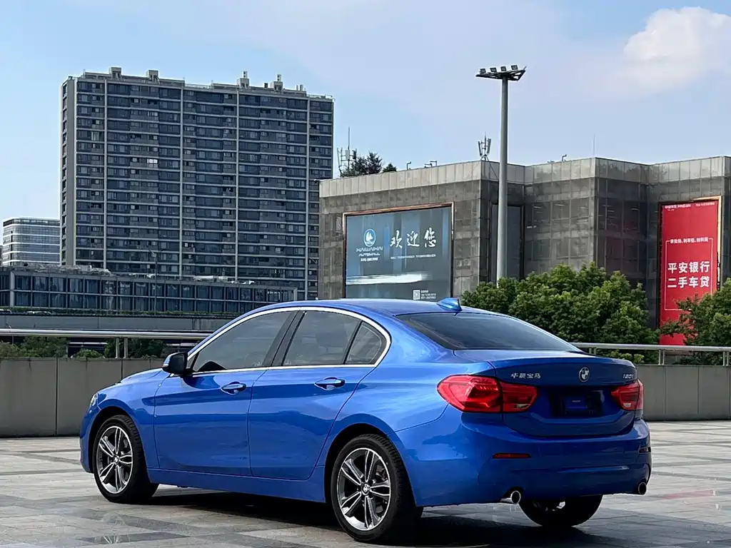 BMW 1 SERIES