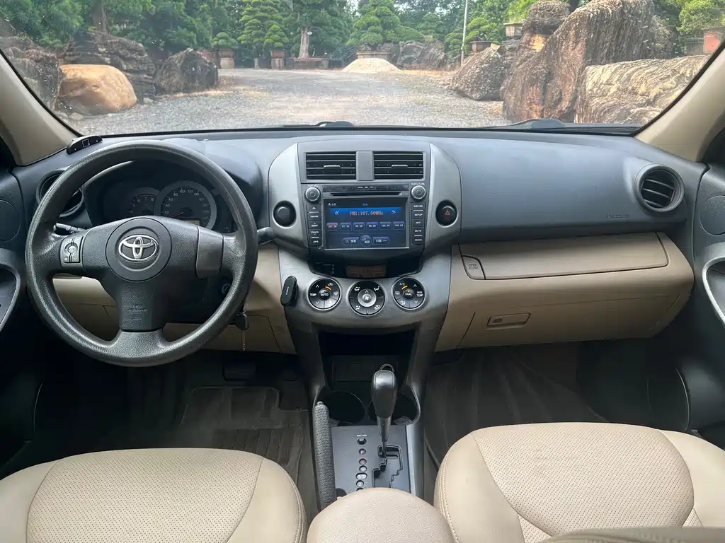 Toyota RAV4 — миниатюра 14