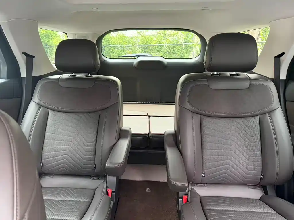 Ford Explorer — миниатюра 7