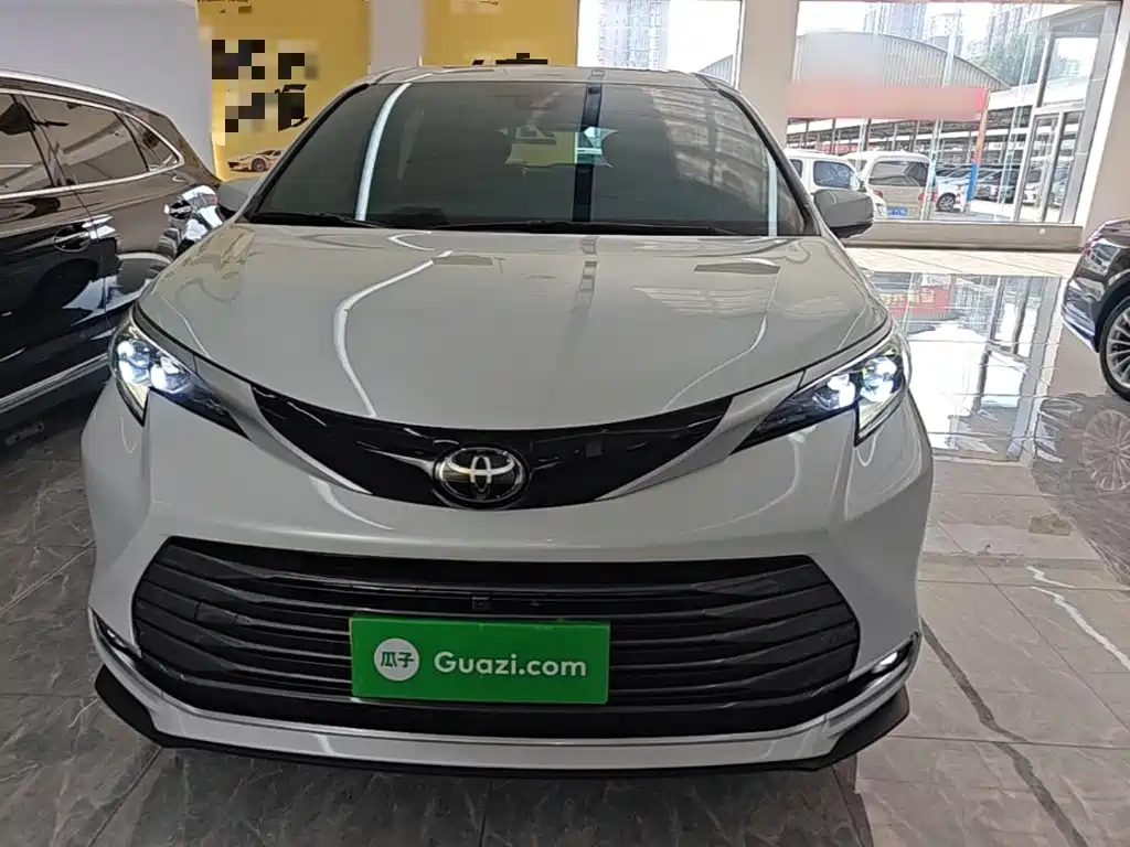 Toyota Sienna — миниатюра 3
