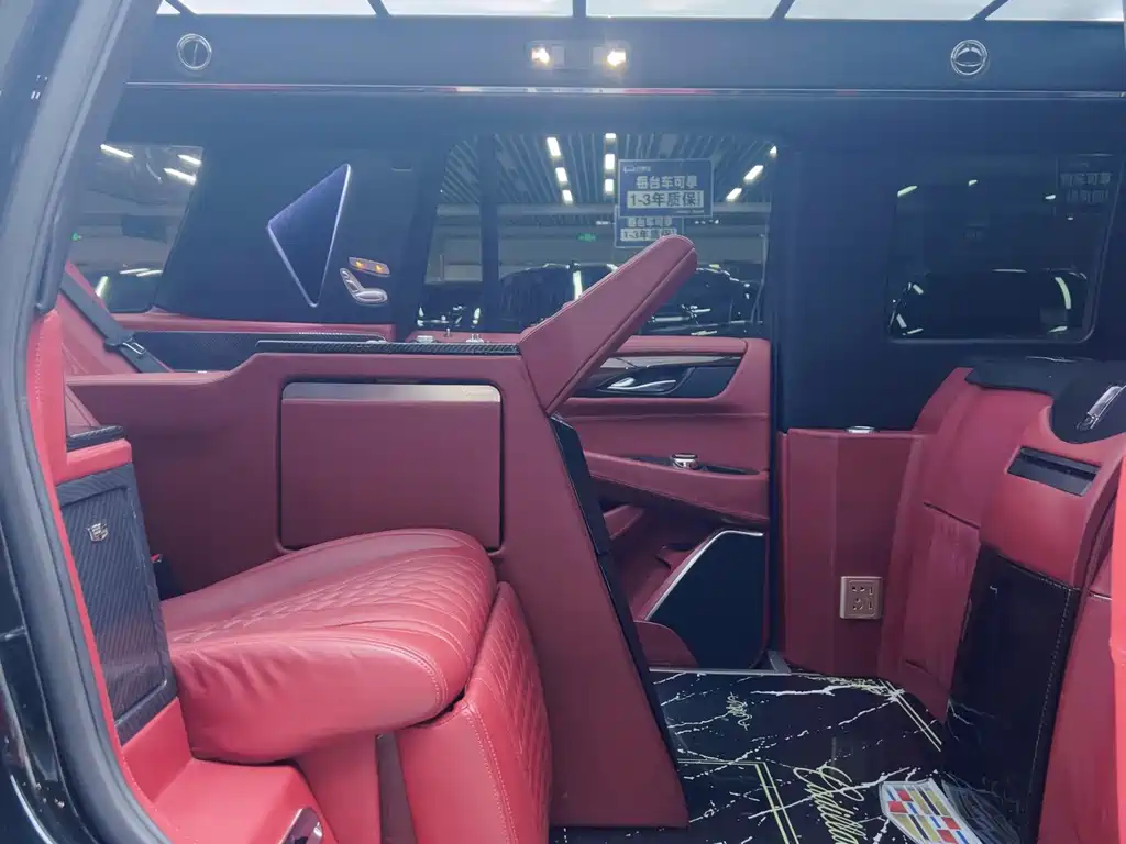 Cadillac Escalade — миниатюра 8