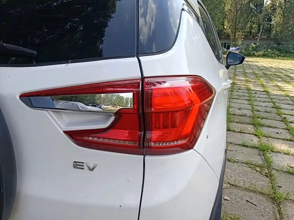 BYD Yuan EV — миниатюра 8