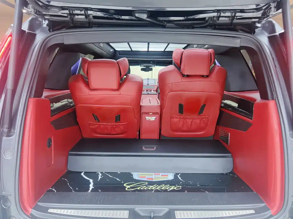 Cadillac Escalade — миниатюра 11