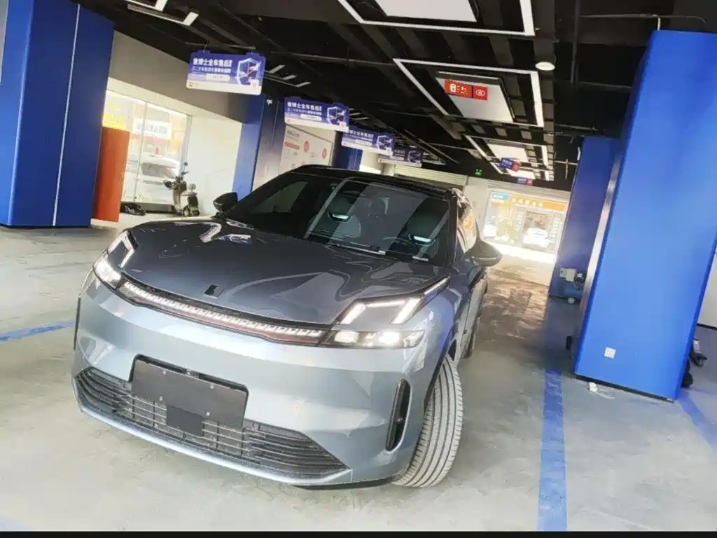 Lynk & Co 08 EM-P 2024