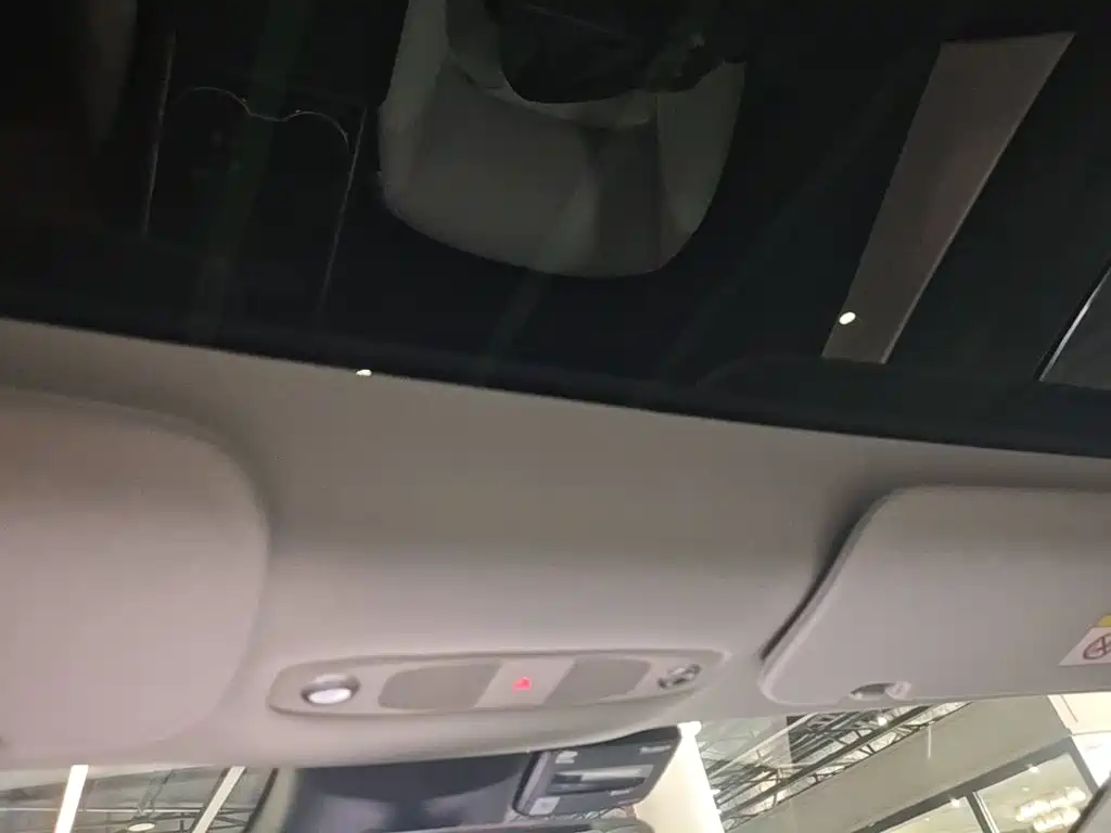Tesla Model 3 — миниатюра 18
