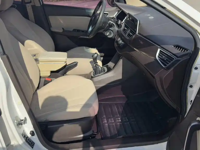 Baojun 310W — миниатюра 17