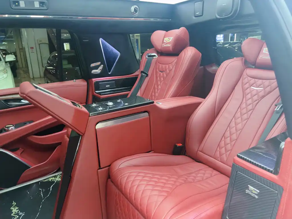 Cadillac Escalade — миниатюра 13
