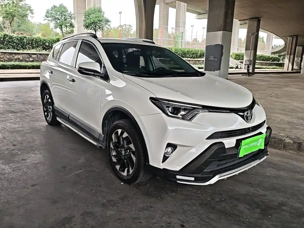 Toyota RAV4 — миниатюра 4
