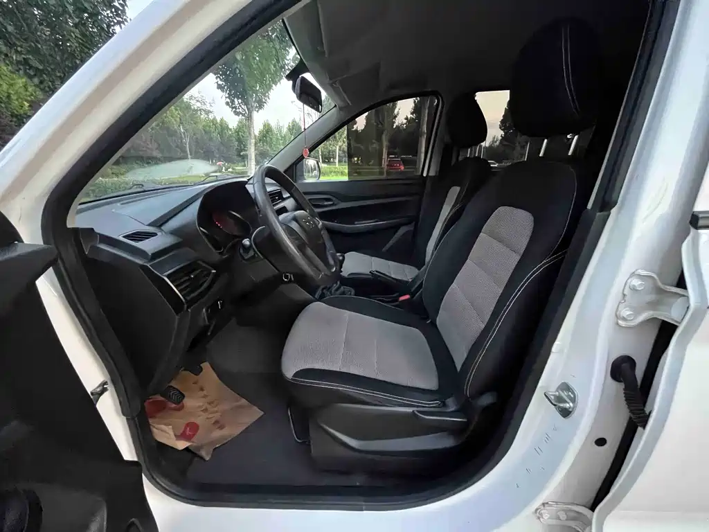 Wuling Hongguang — миниатюра 8