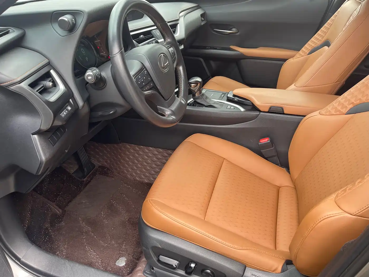 Lexus UX 2022 Silver/gray из Китая