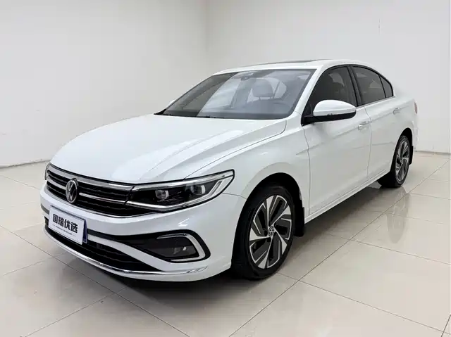 VOLKSWAGEN BORA 2022