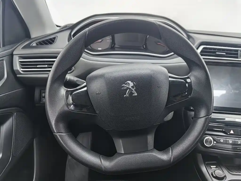 Peugeot 308 — миниатюра 11