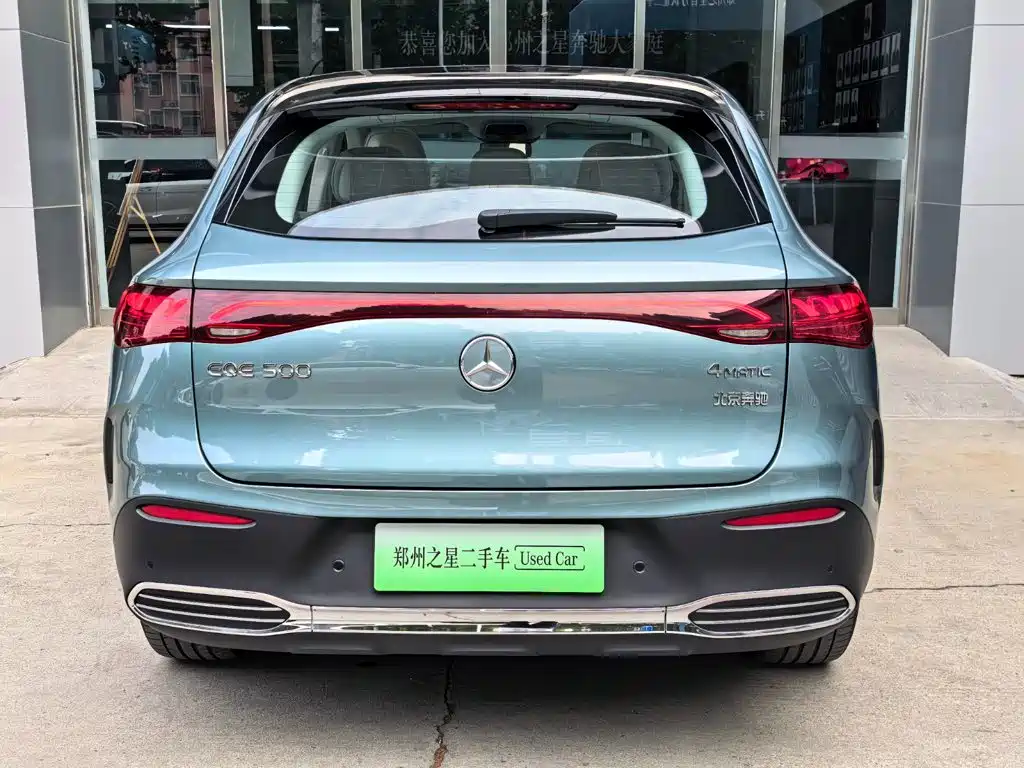 Mercedes-Benz EQE SUV — миниатюра 12