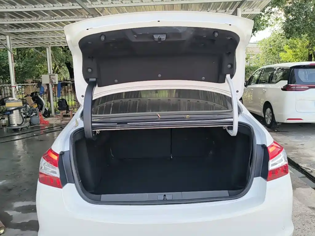 Peugeot 408 — миниатюра 19