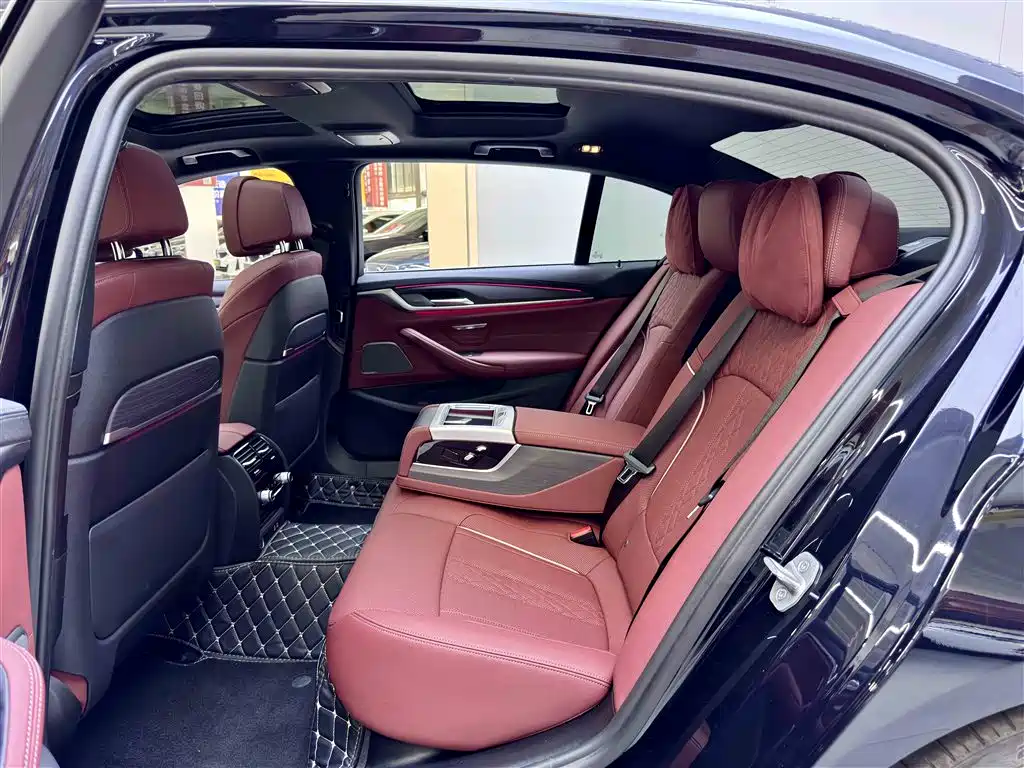 BMW 5 Series — миниатюра 7