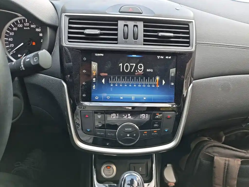 Nissan Tiida — миниатюра 13