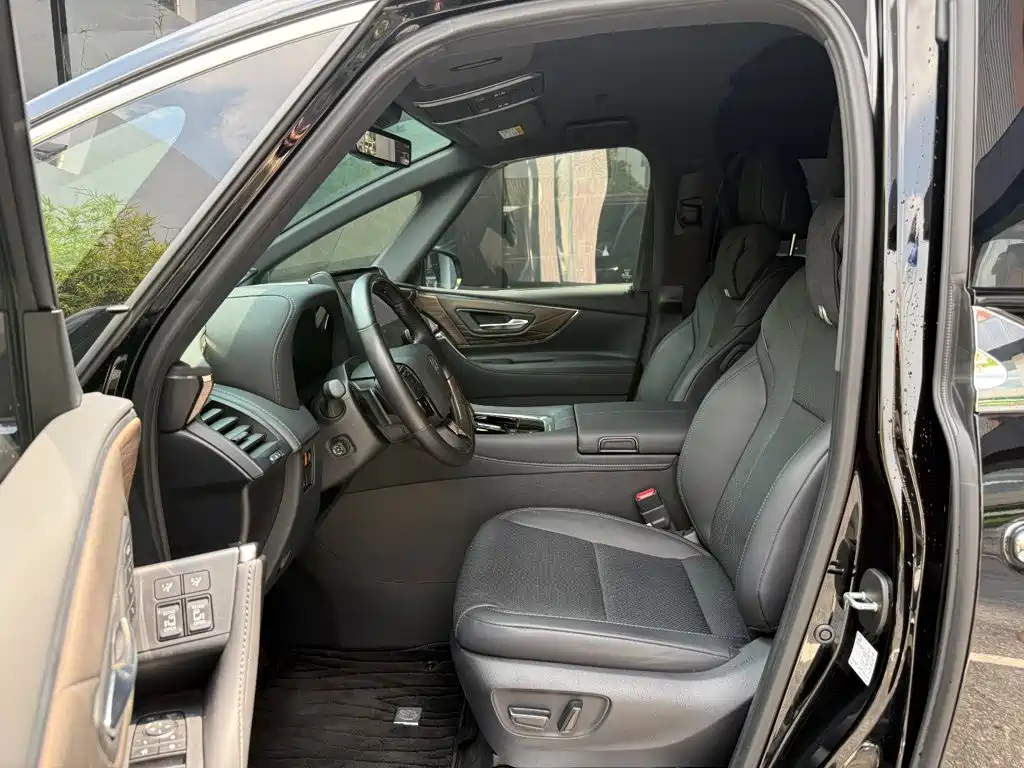Toyota Alphard — миниатюра 4