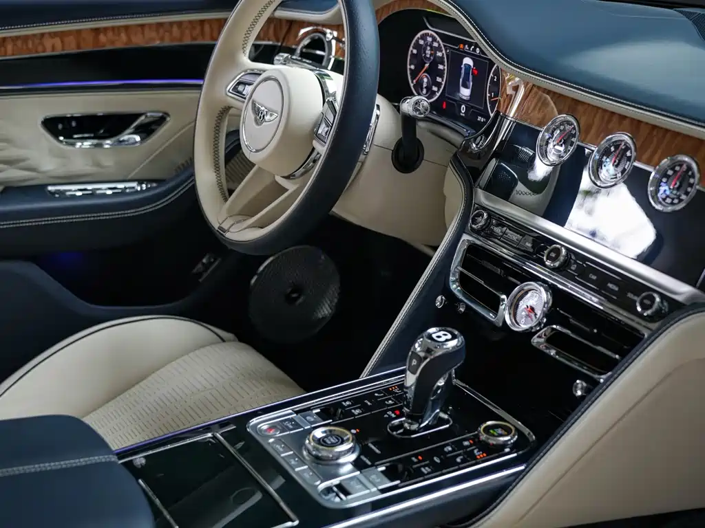Bentley Flying Spur — миниатюра 29