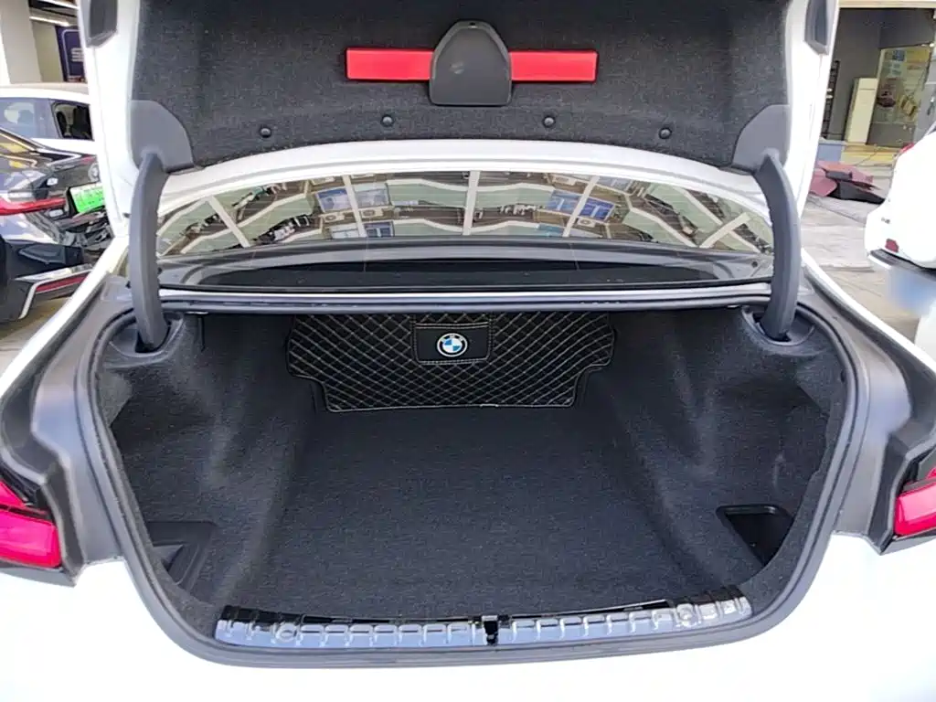 BMW 5 Series — миниатюра 19