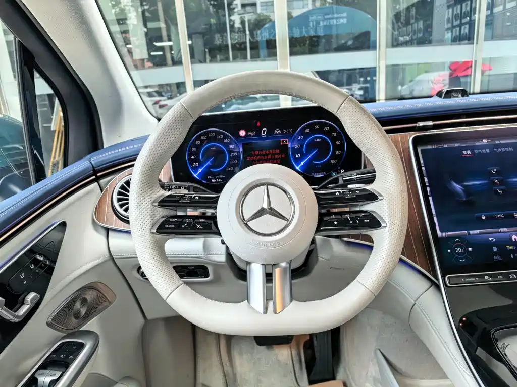 Mercedes-Benz EQE SUV — миниатюра 10