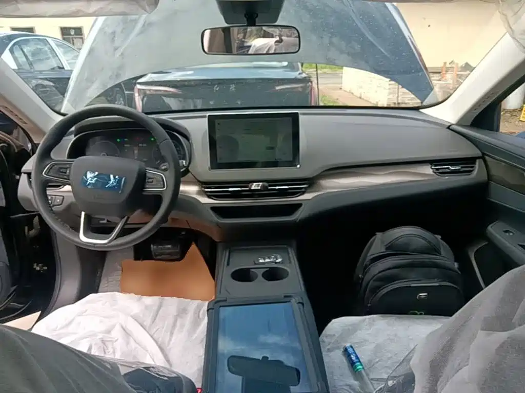 Hongqi E-QM5 2025 610km PLUS