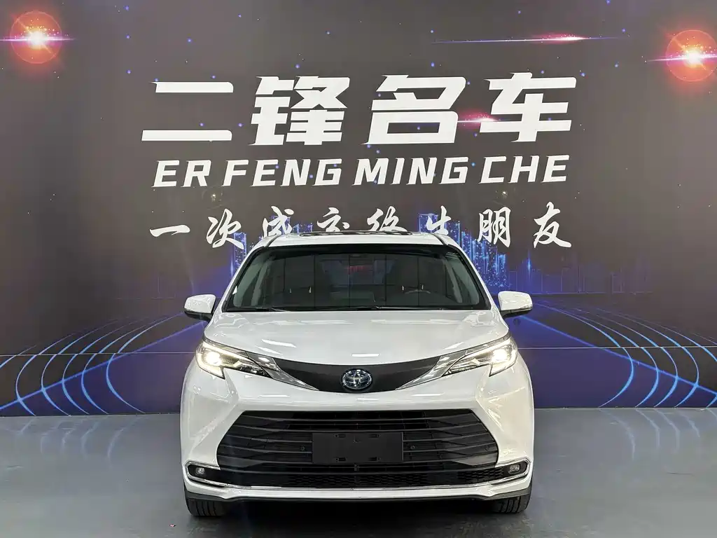 Toyota Sienna — миниатюра 2