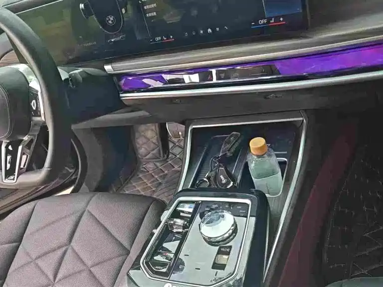 BMW 7 Series — миниатюра 8