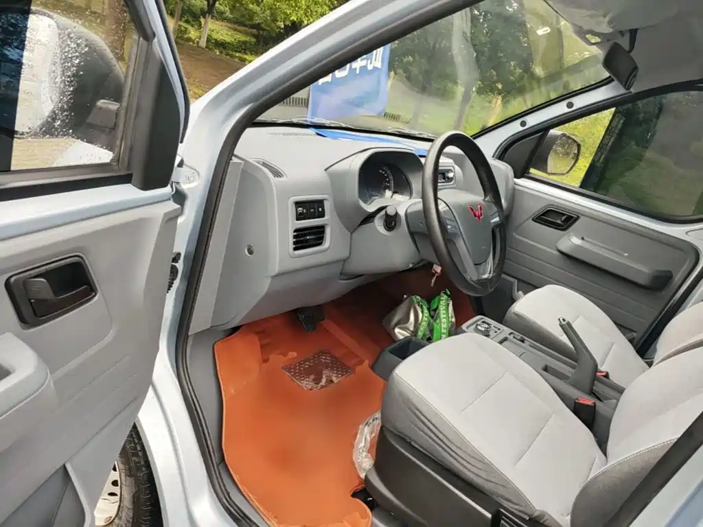 Wuling Yangguang — миниатюра 16