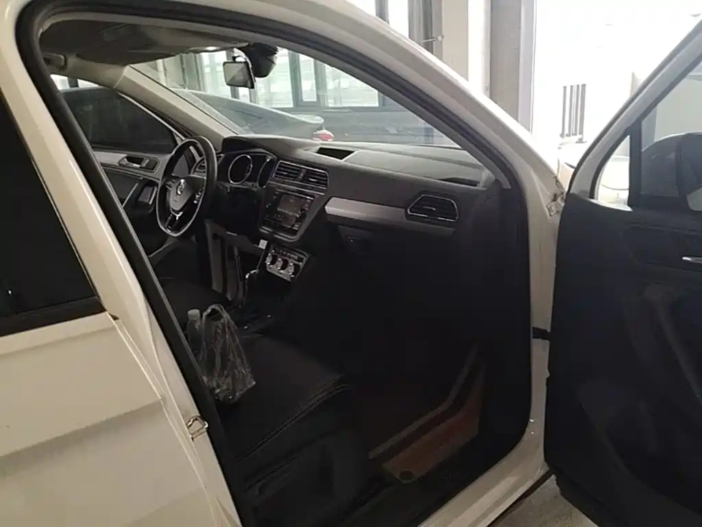 Volkswagen Tiguan L — миниатюра 11