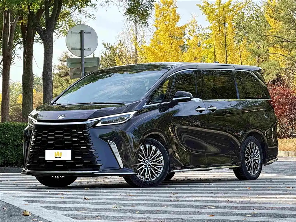Lexus LM