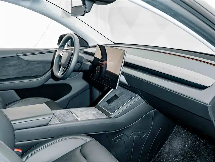 Tesla Model Y — миниатюра 17