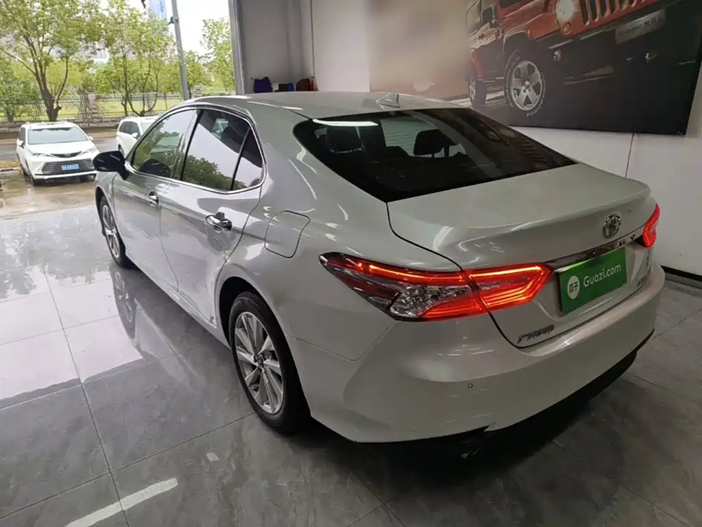 Toyota Camry — миниатюра 5
