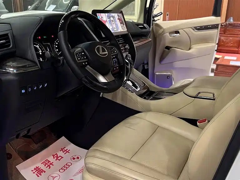 Toyota Vellfire — миниатюра 10