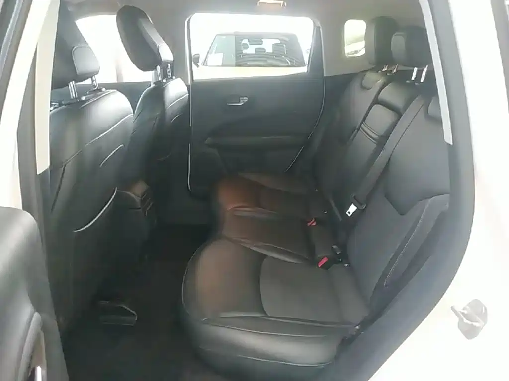 Jeep Compass — миниатюра 17