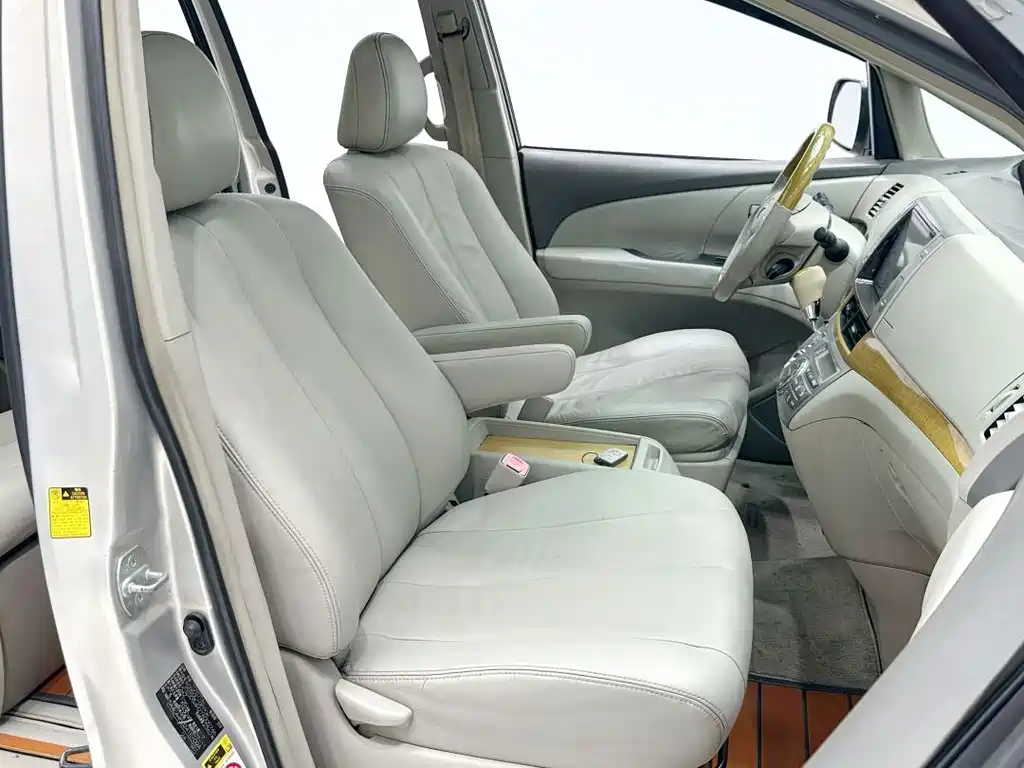 Toyota Previa — миниатюра 8