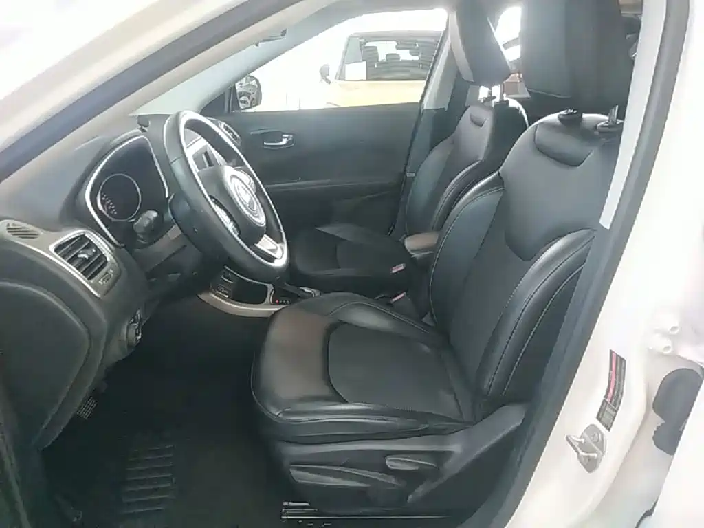 Jeep Compass — миниатюра 15