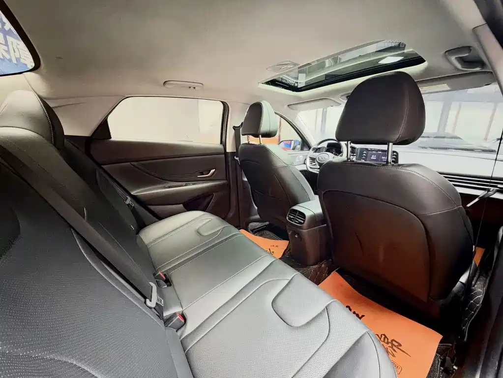 Hyundai Elantra — миниатюра 16