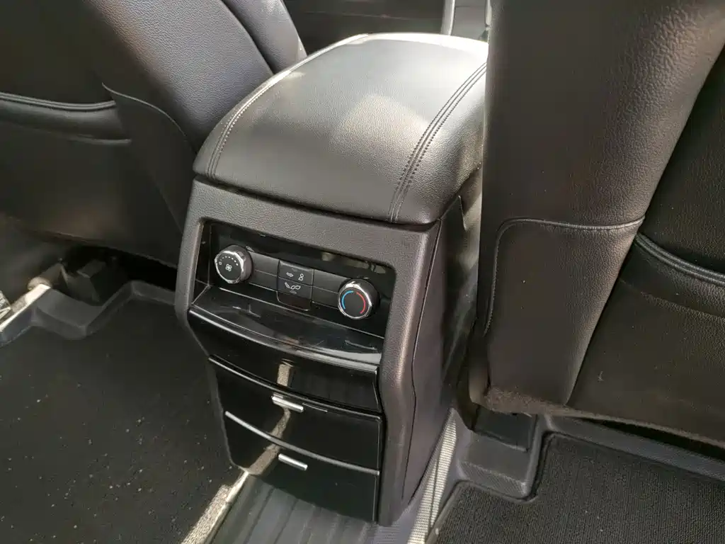 Ford Edge — миниатюра 15