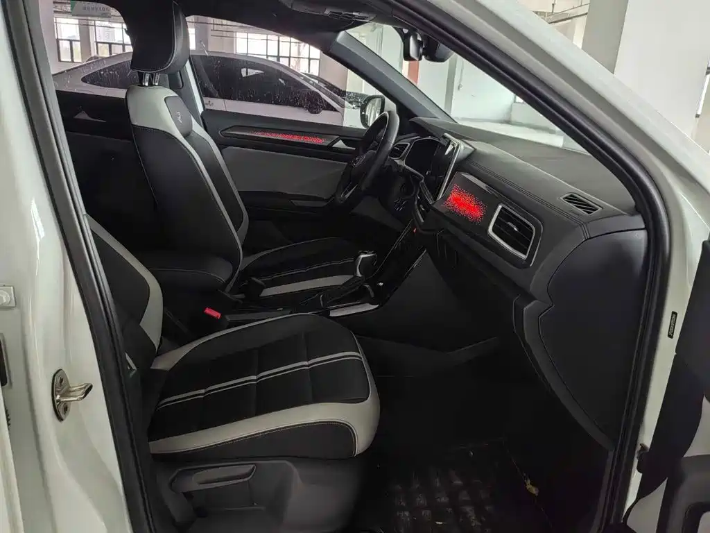 Volkswagen T-Roc — миниатюра 11