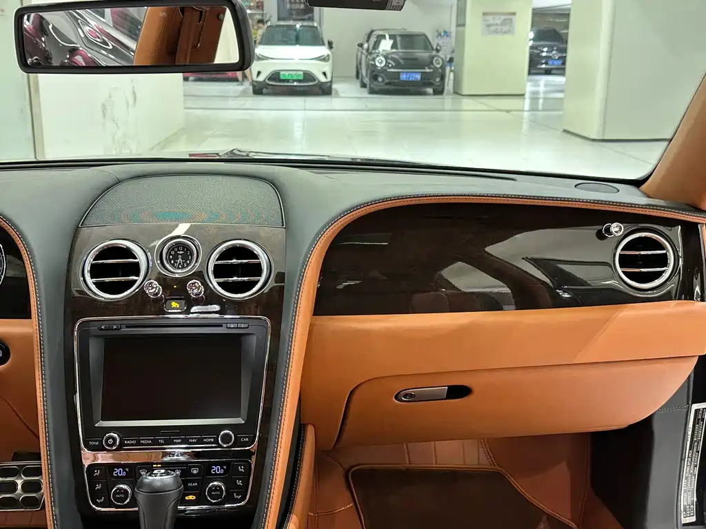 Bentley Flying Spur — миниатюра 17