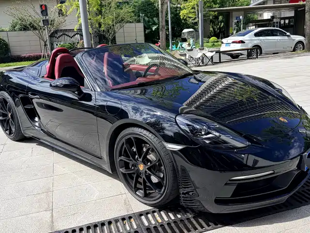PORSCHE  718 2022